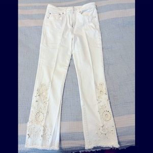 Free people white and cream embroidered jeans🌟⭐️🌟⭐️